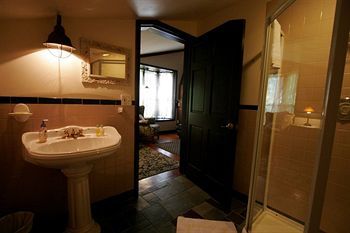 Stone Chalet B&B Inn And Event Center Ann Arbor Eksteriør bilde